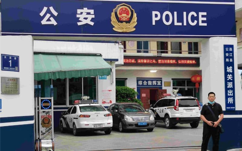 Commissariat de police pour récupérer son permis de travail. 
