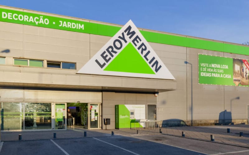 Entrée de Leroy Merlin au Portugal. 