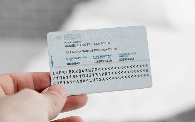 Photo d'une carte administrative au portugal avec numéro fiscal. 