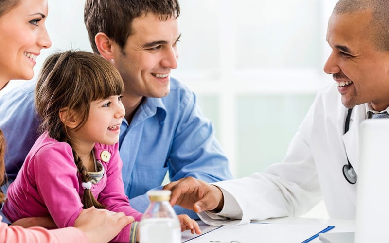 Une consultation avec un médecin de famille au Canada. 