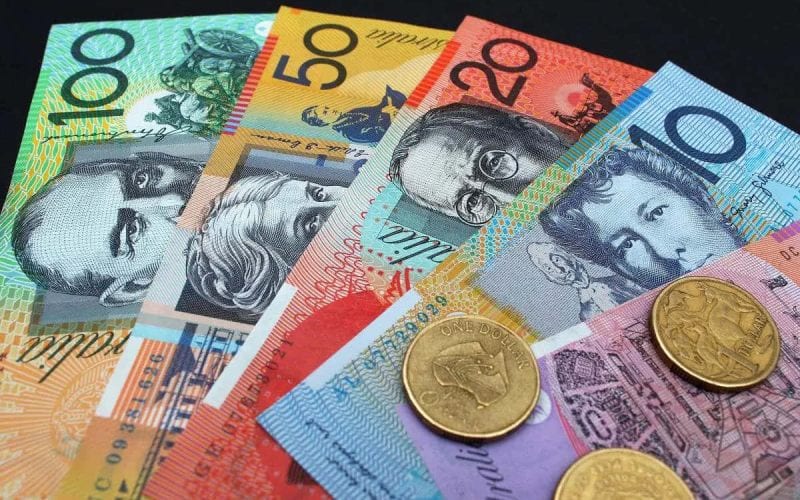 Des dollars australiens, billets et monnaie. 