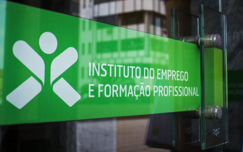 Entrée de l'agence pour l'emploi au Portugal. 