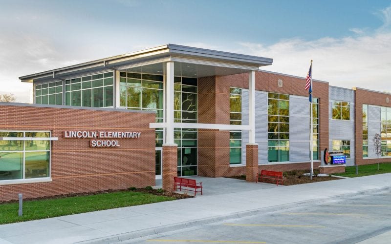 Entrée d'une école élémentaire aux Etats-Unis. 