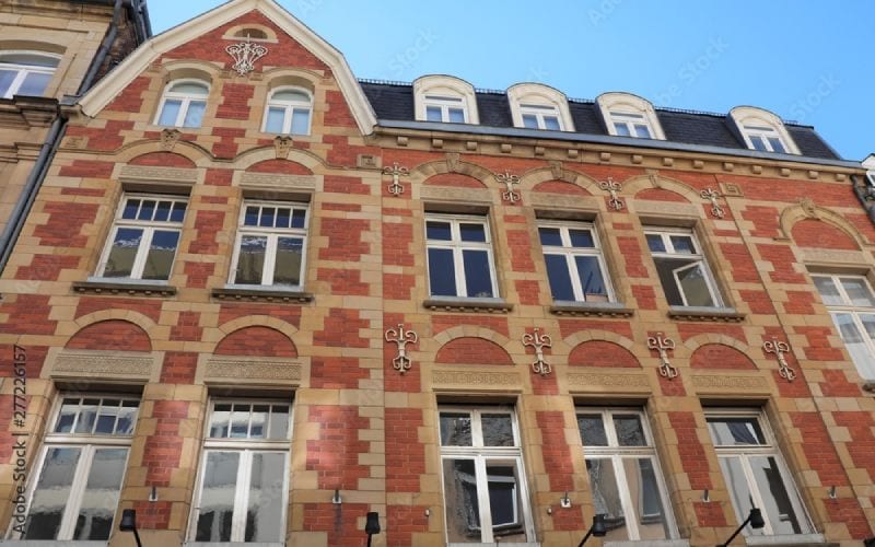 Façade d'un appartement traditionnel au Luxembourg. 