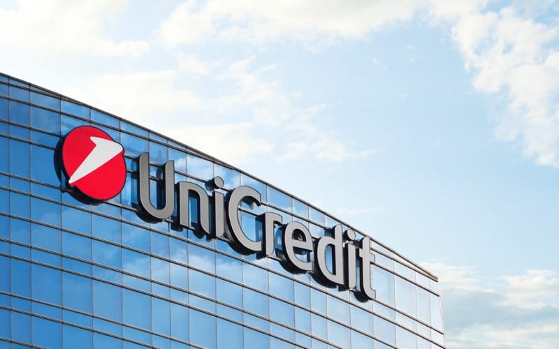 Façade de la banque italienne Uni Crédit