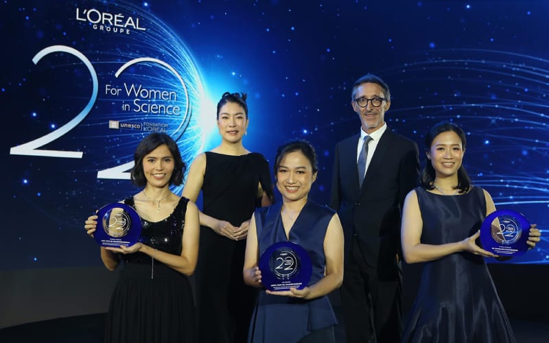 Photo de plusieurs employées de l'OREAL en Thailande. 