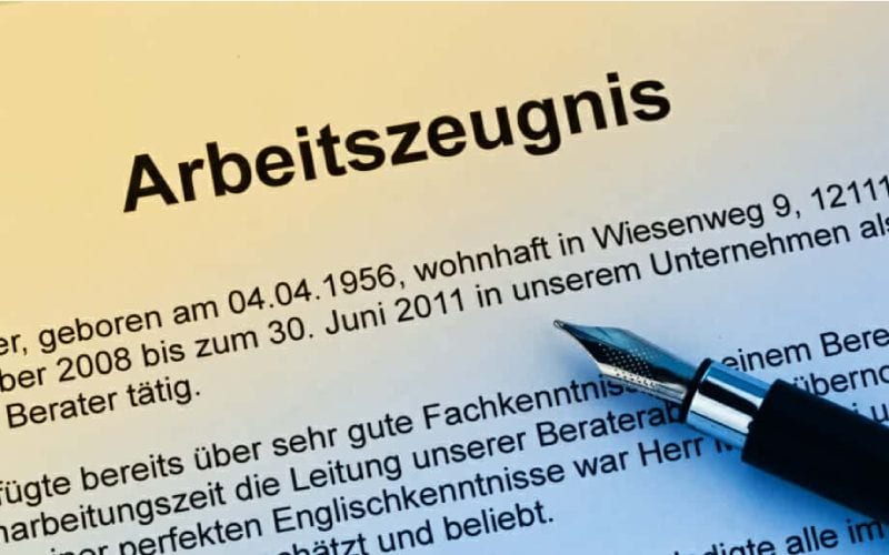 Photo d'un certificat de travail en Allemagne. 
