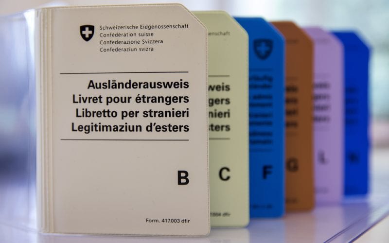 Photo des permis de travail disponible en Suisse.