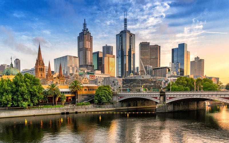 Photo du quartier d'affaires de Melbourne sous le soleil. 