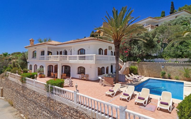 Villa moderne en Espagne sous le soleil. 