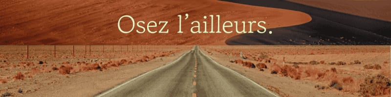 Route droite dans le désert.