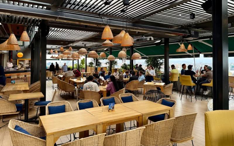 Rooftopbar à BOGOTA de jour.
